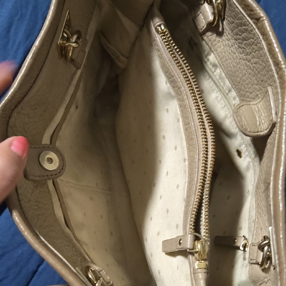 Kate Spade Tan Leather Shoulder Bag with Gold Accents - Picture 6 of 12
